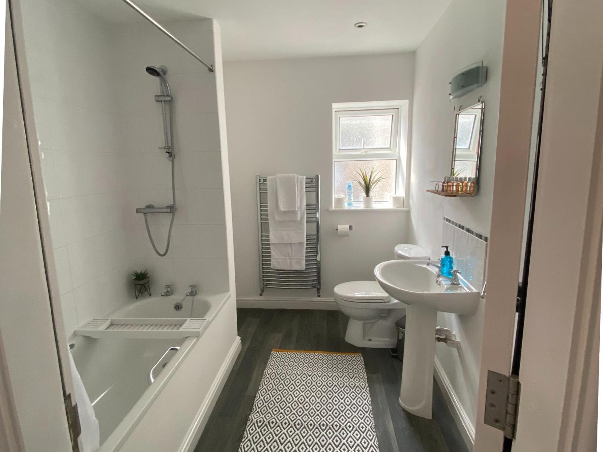 Eden Escapes Serviced Apartments Моркам Экстерьер фото